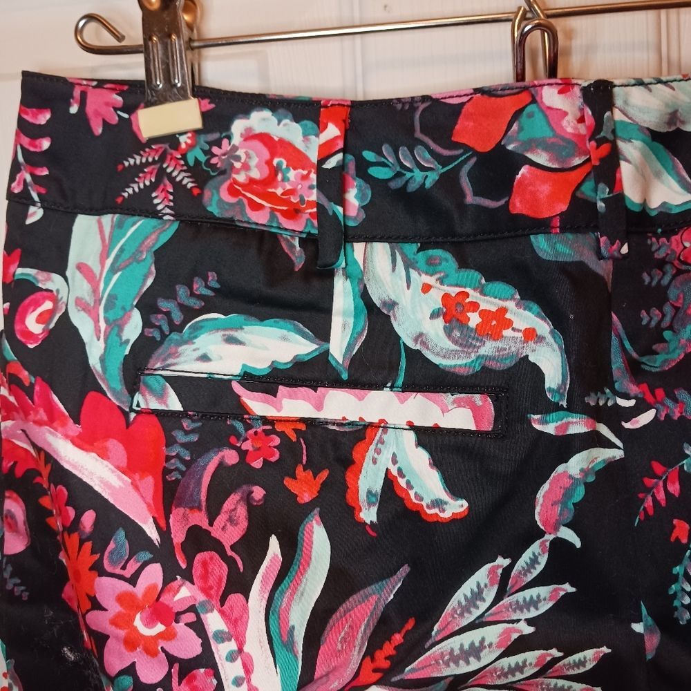 EUC 7th Avenue Design Studio New York & Company Women's  Floral Capris S… - Picture 5 of 9